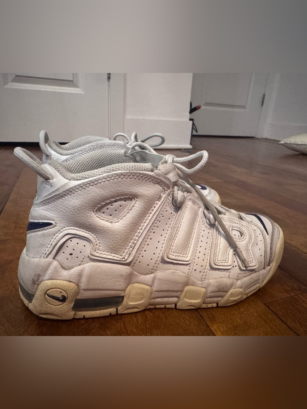 Nike White air uptempo (6 Youth = 7 US women)